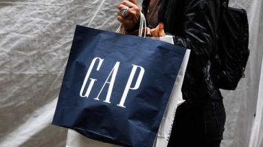 Gap stock plunges after big earnings miss